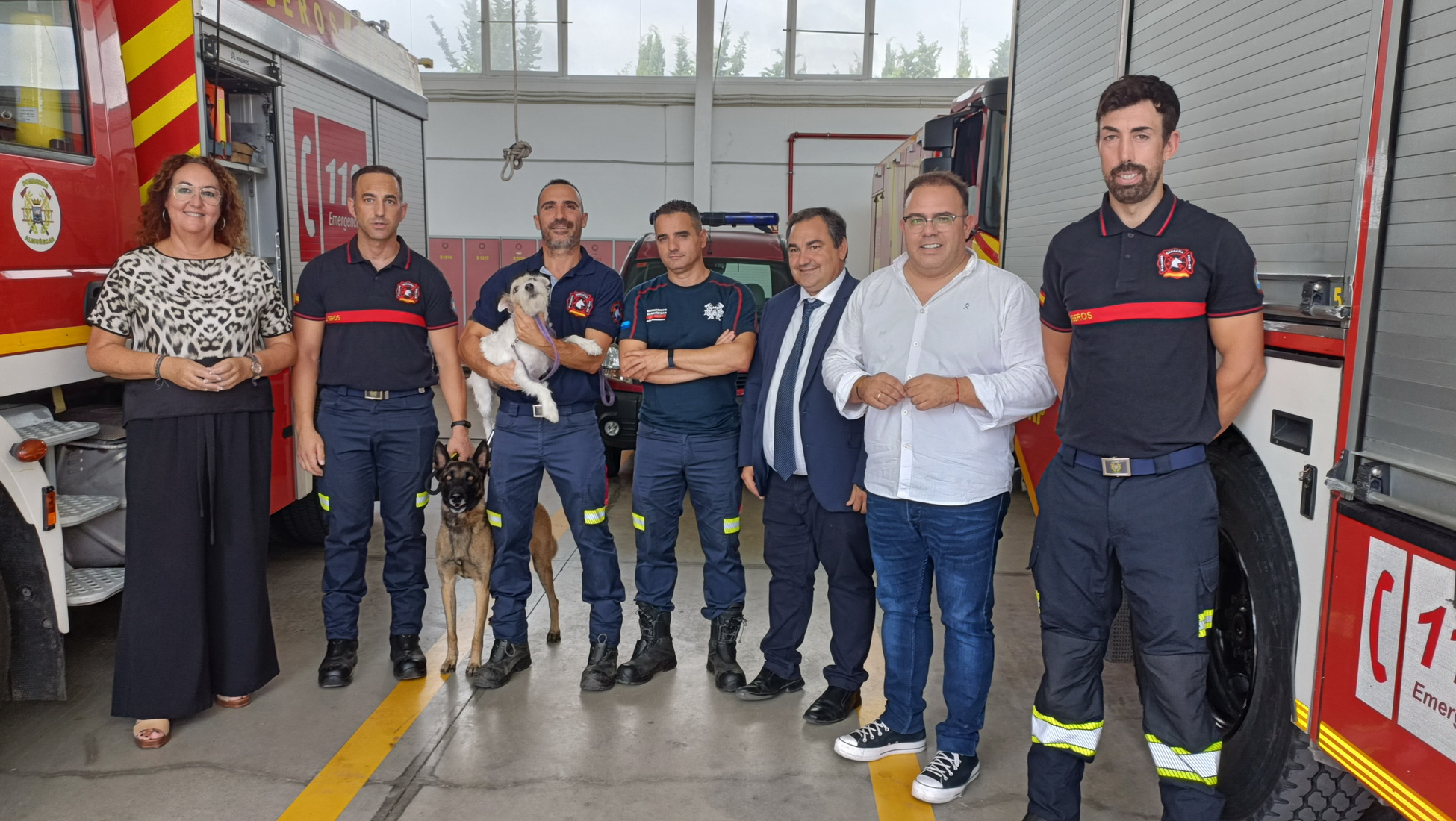 Ayuntamiento y Diputación se comprometen en apoyar la Unidad de rescate canina de los Bomberos de Almuñécar